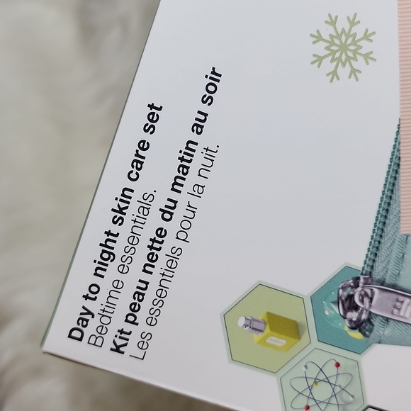 BNEW UNUSED DAY TO NIGHT SKIN CARE SET MOISTURE SURGE OVERNIGHT MASK AND MORE - Picture 16 of 16